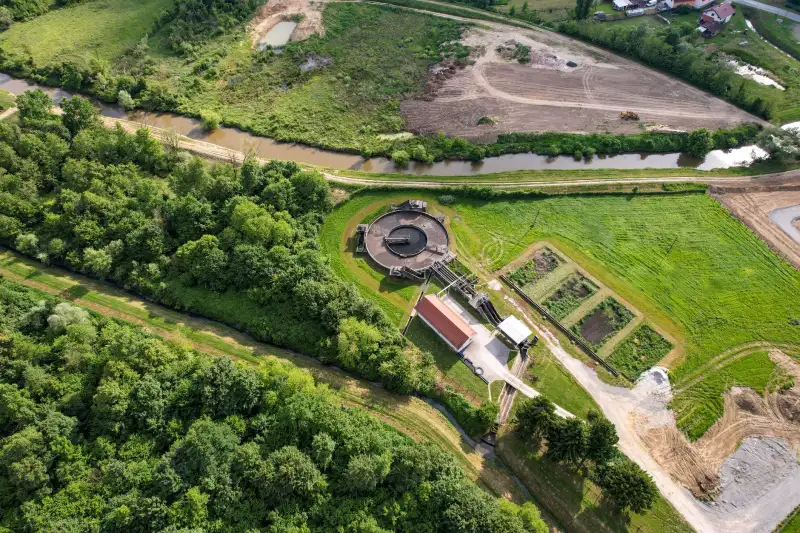 建筑工地腻子喷涂设备选型要点及施工效率提升方案封面图