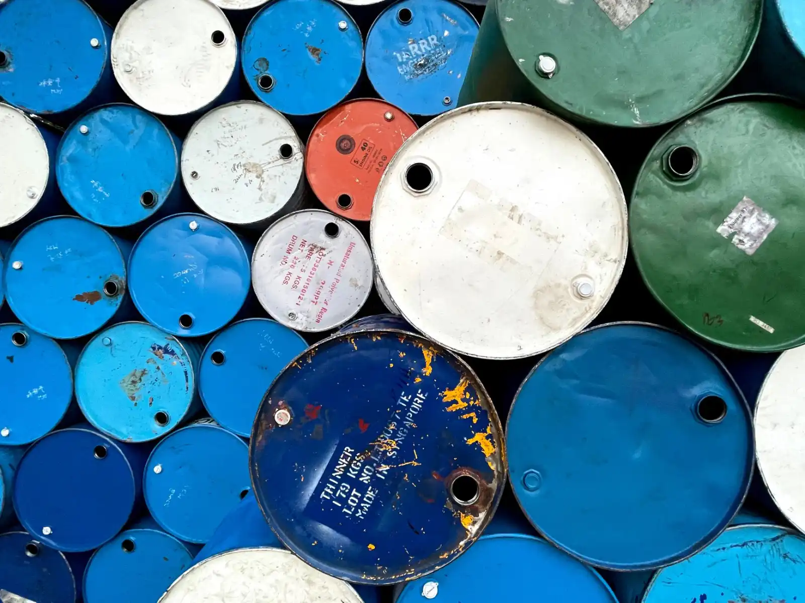 建筑工地防水施工设备选型对比：喷涂机与滚筒涂刷效率分析